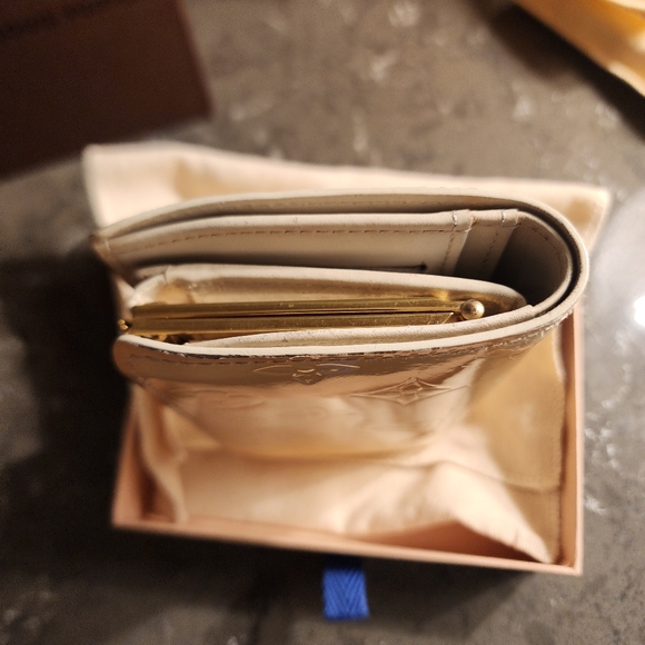 LOUIS VUITTON PASTEL YELLOW MONOGRAM LEATHER VERNIS KISSLOCK WALLET W D BAG+BOX - Picture 11 of 16